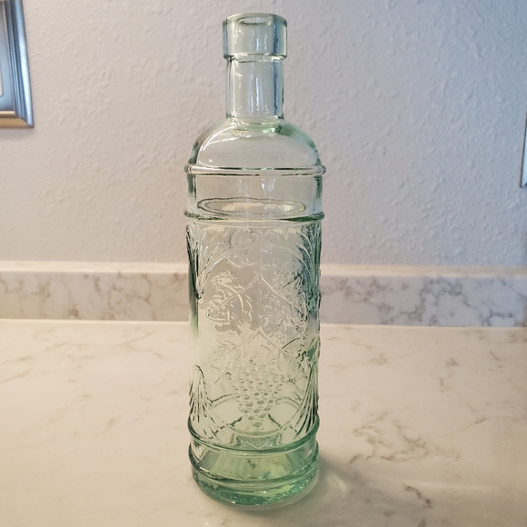 Made In Spain Williams&Sonoma Light Green Glass Embossed Grapevines Bottle - Picture 1 of 9